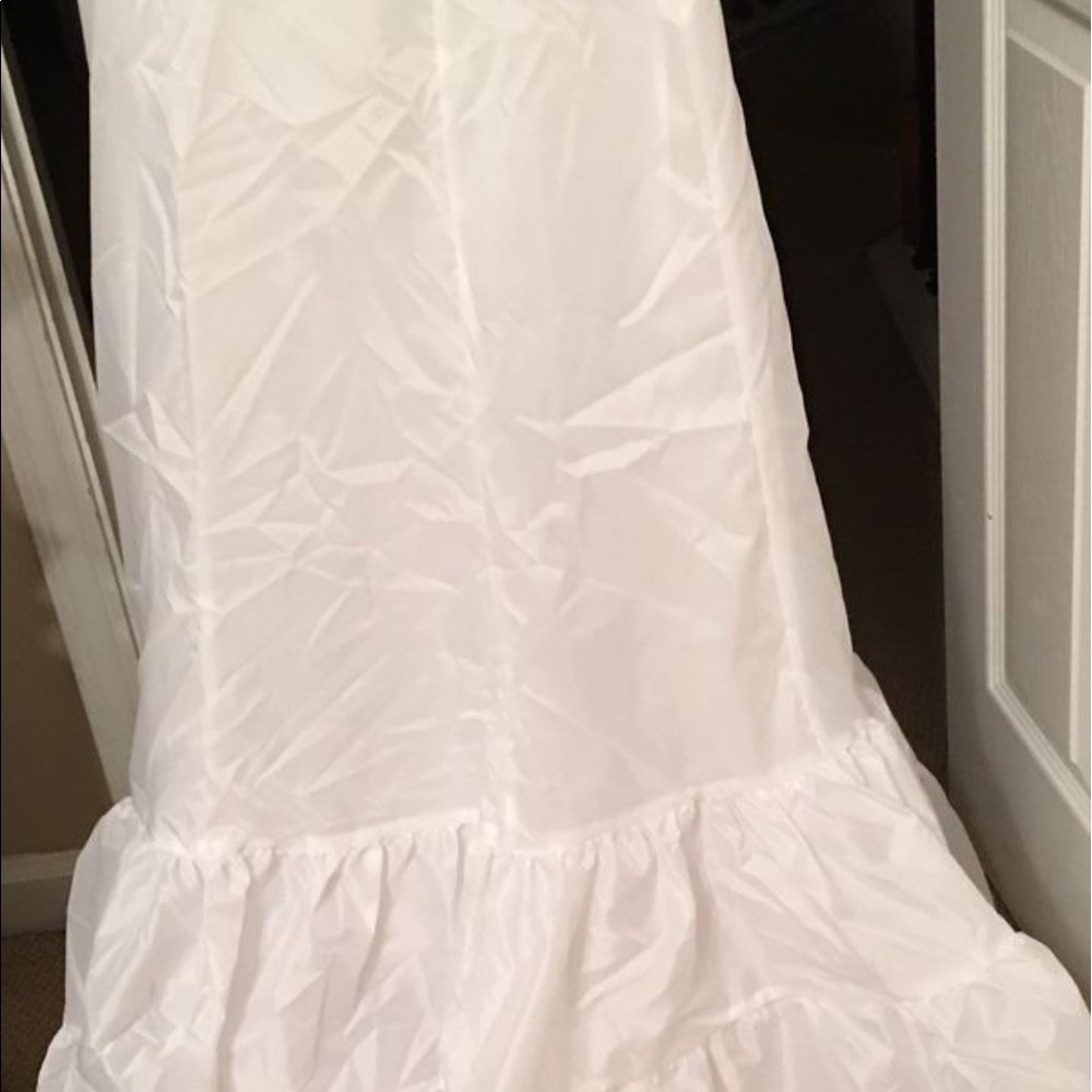 Fit and flare slip. Like new size 6.